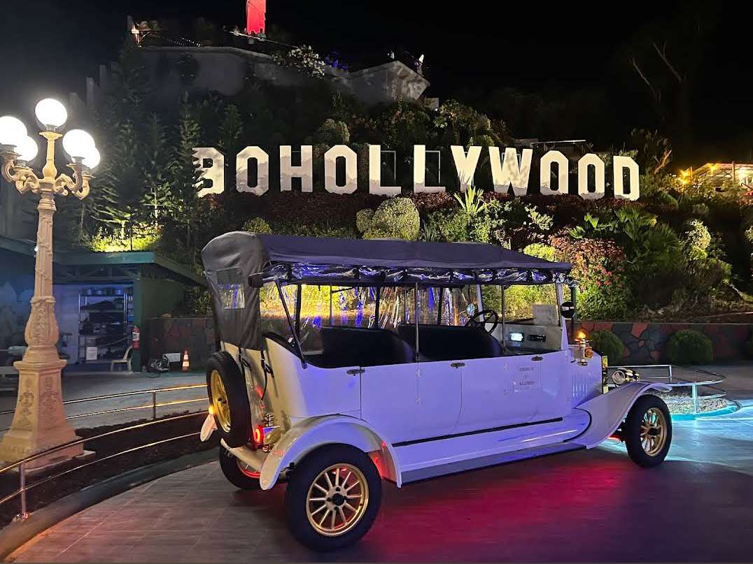 Электрическая машина для работы в живописных местах YATIAN в ночное время у достопримечательности БОГОЛЛИВУД, Бохол, Филиппины